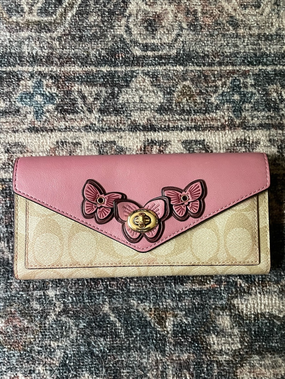 🦋Coach envelope wallet in dreamer butterfly appliqué pink + brown signature🦋